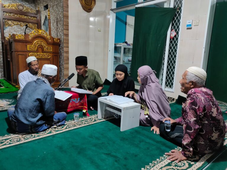 UPT PSTW Banyuwangi Ajak Penerima Manfaat Tadarus Al-Qur’an Bersama