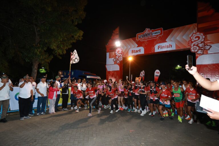 Meriah! Lebih 800 Pelari Ikuti ValenTimes Night Run di Banyuwangi