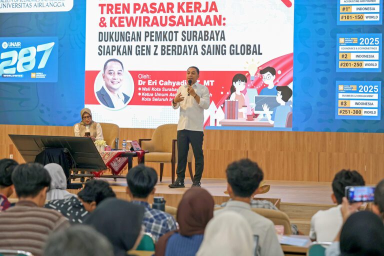 Hadapi Tantangan 2030, Wali Kota Eri Cahyadi Ajak Mahasiswa FEB UNAIR Manfaatkan AI untuk Peluang Bisnis