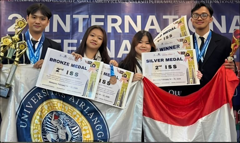 Mahasiswa Vokasi UNAIR Torehkan Prestasi Global, Tiga Inovasi Raih Lima Penghargaan Internasional