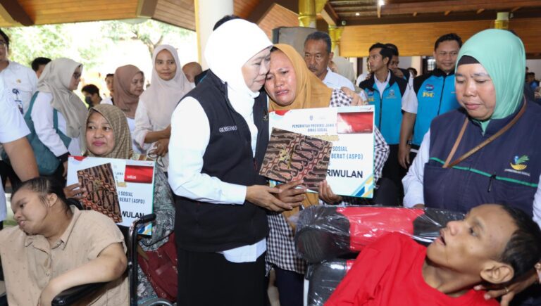 Jelang Ramadan, Gubernur Khofifah Salurkan Bantuan Rp 3,016 Miliar untuk Warga Sidoarjo: Mulai dari Bansos, Zakat Produktif hingga Bantuan PMD