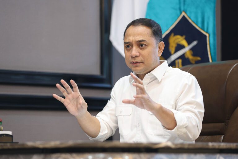 Cuaca Ekstrem Melanda, Wali Kota Eri Cahyadi Imbau Warga Surabaya Tingkatkan Kewaspadaan