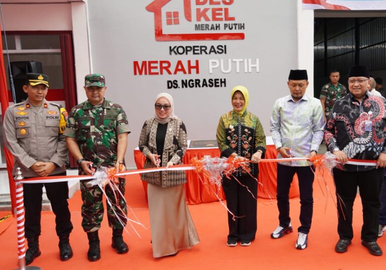 Dandim Bojonegoro Dampingi Wamenkop RI Resmikan KDKMP Di Bojonegoro Desa Ngraseh