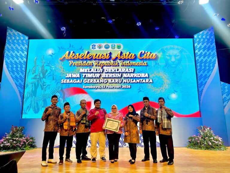 Sinergi Pemdes Tumapel Lawan Narkoba Hingga Sudut Desa, Sabet Apresiasi Desa Bersinar di Jatim Awards 2025