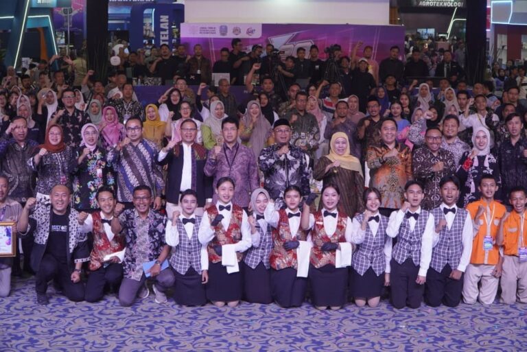 Gubernur Khofifah Tutup Expo SMK Jatim 2026, Dorong Inovasi dan Daya Saing Lulusan Vokasi