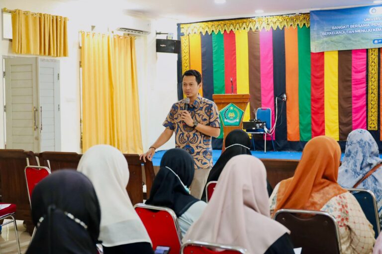 Dosen UNAIR Tekankan Pentingnya Pengelolaan Keuangan Bagi Pelaku Usaha Mikro