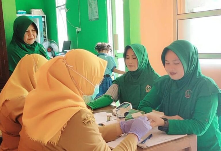 Persit Koramil Kepohbaru Bojonegoro Gelar Cek Kesehatan Gratis