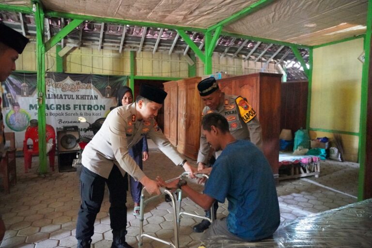 Momentum Ramadan, Kapolres Bojonegoro Berikan Bantuan Sosial bagi Warga Rentan