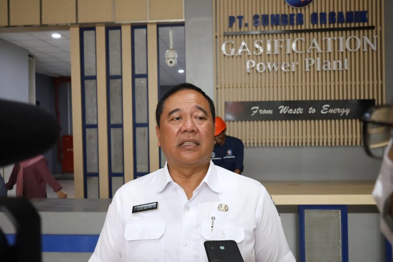 DLH Surabaya Tegaskan Parkir di Area Makam Gratis, Warga Diminta Tolak Pungli