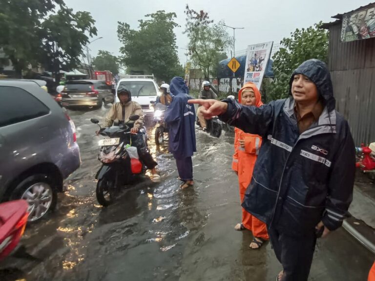 Perbaikan Jalan Tanjungsari Dilakukan Bertahap, Diawali Penanganan Banjir