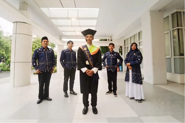 Muhammad Fi Salsabily, Lulusan Terbaik Vokasi: Hidupkan Branding Lembaga Publik melalui Desain Grafis