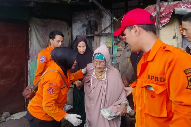 Pemkot Surabaya Sigap Tangani Lansia Tinggal di Gubuk 1×2 Meter di Tambaksari