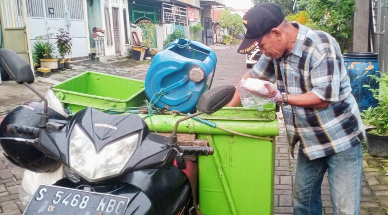 Kisah Pedagang Tahu Keling di Bratang Gede; 23 Tahun Pulang Pergi Jombang–Surabaya