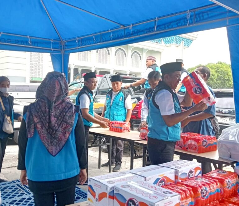 UPT PRSMP Surabaya Ikut Sukseskan Buka Puasa Bersama Gubernur Jatim di Masjid Al-Akbar Surabaya