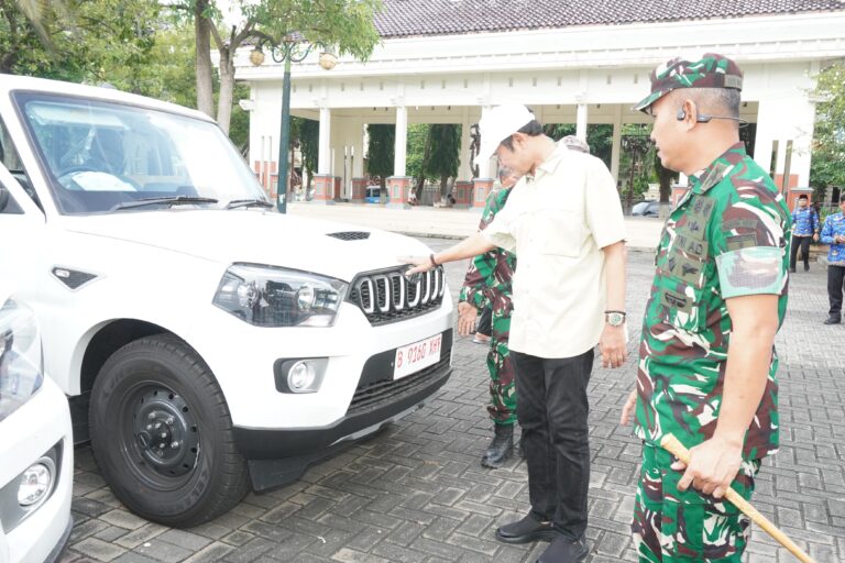 Lamongan Jadi Daerah Pertama Terima 20 Unit Pick-Up KDKMP, Dorong Percepatan Ekonomi Desa