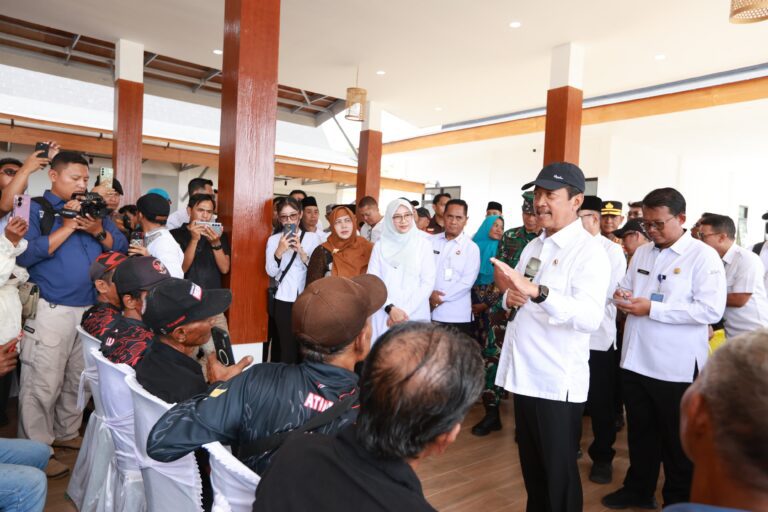 Menteri KKP Tambah Fasilitas SPBN dan Bantuan Kapal untuk Nelayan Banyuwangi