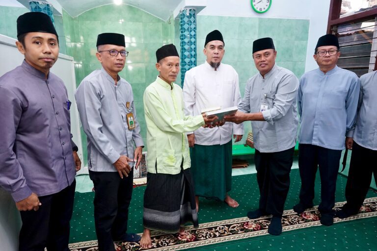 ASN Banyuwangi Khataman dan Wakafkan Ribuan Al-Qur’an