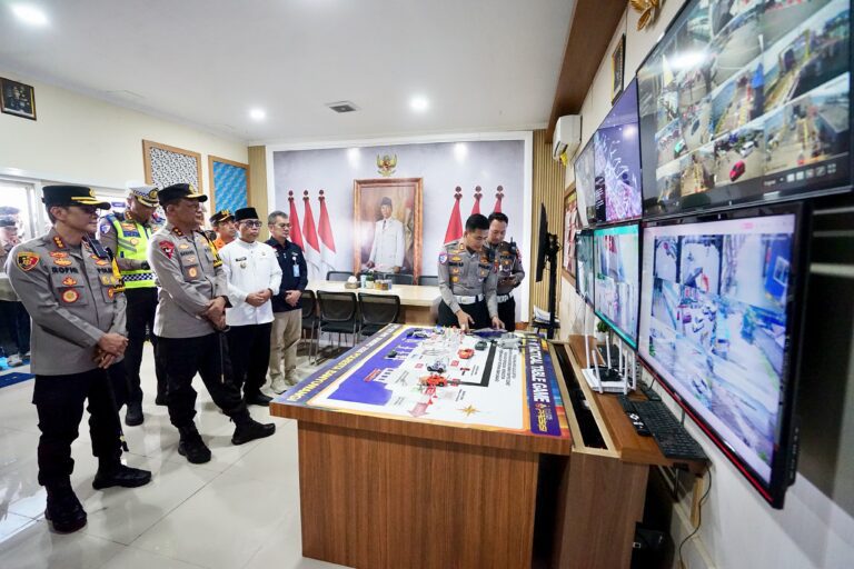 Kapolda Jatim Pantau Arus Mudik di Pelabuhan Ketapang Jelang Penutupan Perayaan Agama di Bali