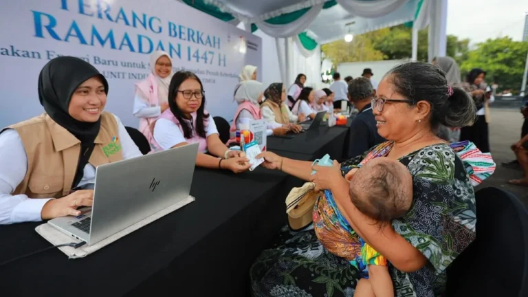Bazar Ramadan PLN UID Jatim Himpun Dana Rp84 Juta untuk Sambungan Listrik Warga Prasejahtera
