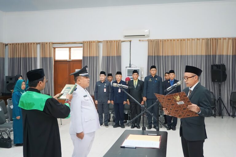 Pj. Kepala Desa Denok Resmi Dilantik, Pemkab Lumajang Dorong Kolaborasi Pembangunan Desa