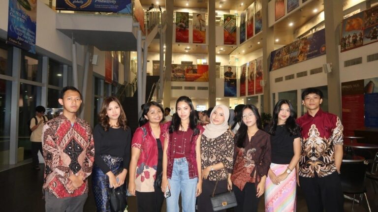 Evita Olivia, Mahasiswi FST UNAIR Raih Kesempatan Studi Internasional di National University of Singapore