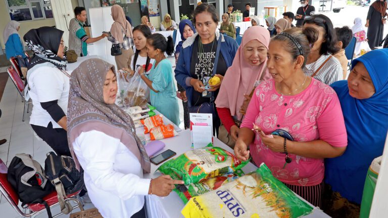 Jelang Lebaran, Pemkot Surabaya Tambah Stok Beras dan Minyakita di GPM Benowo