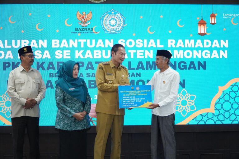 TP PKK Beserta Baznas Lamongan Salurkan Bansos Ramadan pada LKSA