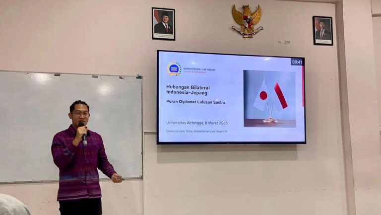 Kemenlu Ajak Lulusan Sastra UNAIR Rintis Karier Diplomat