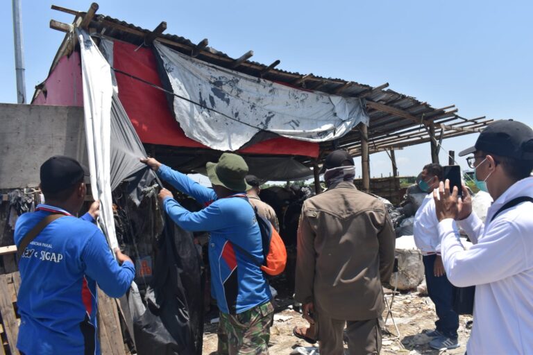 Tegakkan Perda, Pemkot Surabaya Tertibkan Puluhan Gudang Sampah Ilegal di Kawasan TPA Benowo