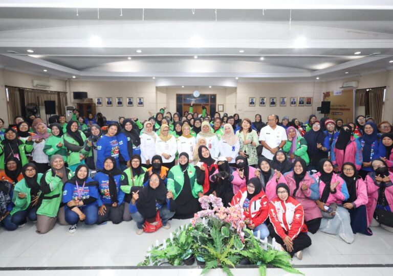 Bangun Kebersamaan, Dinsos Jatim dan DP3AK Jatim Rangkul Ojol Perempuan di Silaturahmi Idul Fitri 1447 H