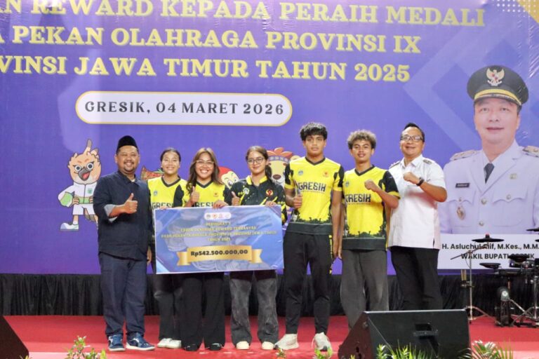 Bupati Gresik Serahkan Bonus Rp 9,3 milliar Kepada Atlet, Pelatih, Asisten Pelatih dan Official Porprov IX Jatim