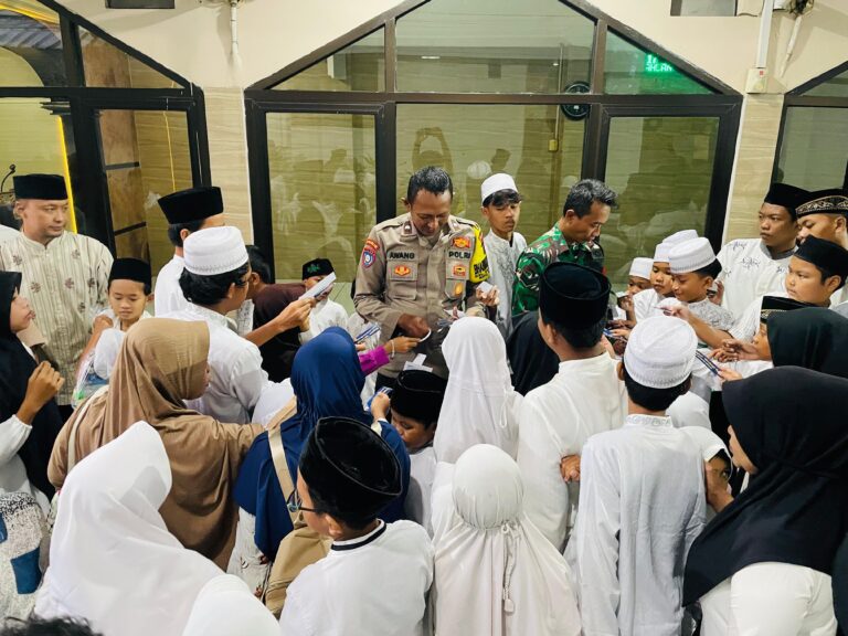 Jamaah Masjid Al Ikhlas Surabaya Berbagi Kasih 450 Anak Yatim Piatu