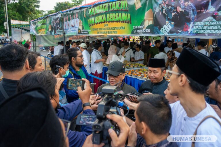 Unesa Bagikan Puluhan Ribu Porsi Takjil Selama 22 Hari Ramadan