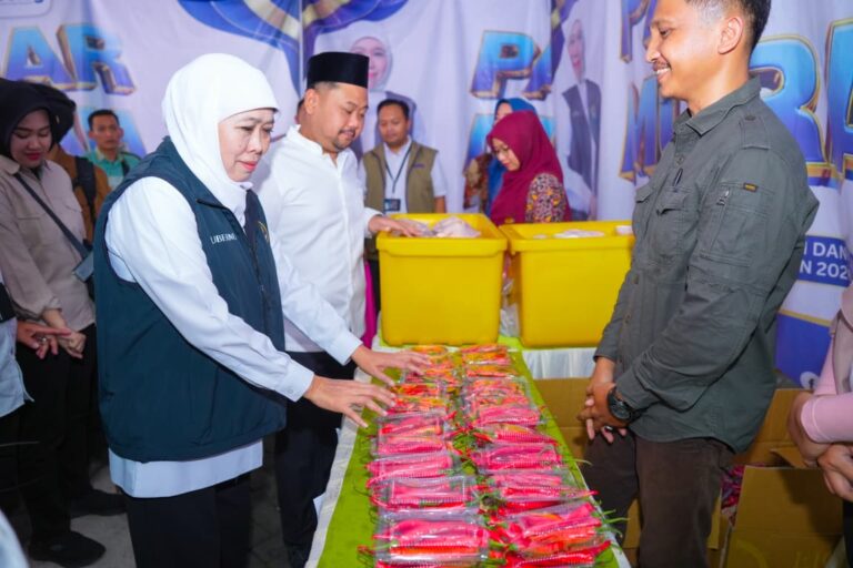Gubernur Khofifah Terus Menggencarkan Gelaran Pasar Murah Jelang Lebaran, Pastikan Stok Bahan Pokok Aman dan Harga Terjangkau untuk Masyarakat Gresik