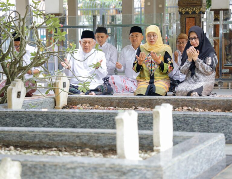 Gubernur Khofifah Silaturahmi Jelang Idul Fitri 1447 H ke Ponpes Tebuireng dan Tambakberas Jombang, Perkuat Ukhuwah dan Mohon Do’a Keberkahan untuk Jawa Timur