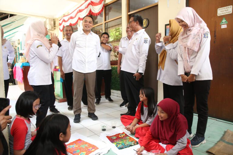 Konten Negatif Jadi Ancaman, Wali Kota Eri Cahyadi Dukung Pembatasan Medsos Anak