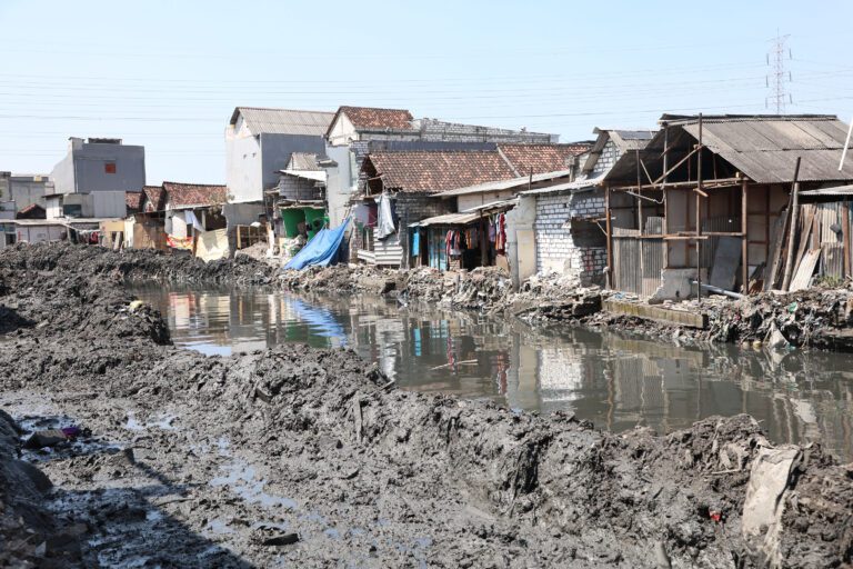 Terungkap! Aturan Menteri PUPR Tetapkan Lebar Kali Krembangan 28 Meter, Bukan 8 Meter