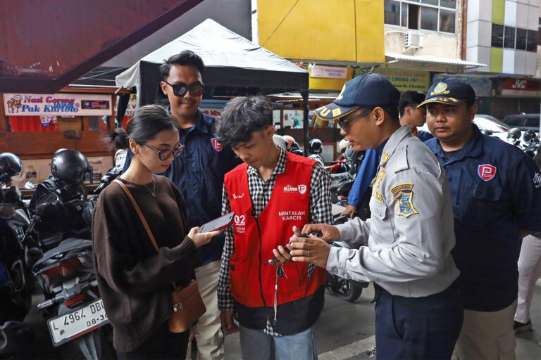 Euforia Belanja Lebaran Meningkat, Dishub Surabaya Tertibkan Parkir di Kawasan Pertokoan