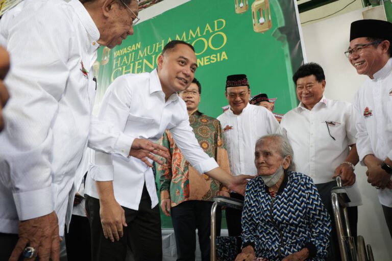 Zakat Tembus Rp18 Miliar, Wali Kota Eri Sebut Masjid Cheng Hoo Simbol Kebersamaan Surabaya