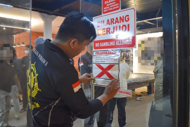 Langgar SE Wali Kota, Satpol PP Surabaya Temukan Tempat Biliar dan Panti Pijat Tetap Beroperasi saat Ramadan 