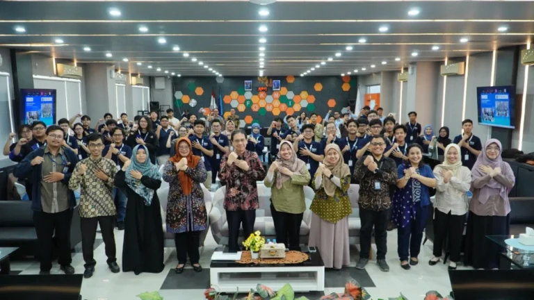 Kominfo Jatim Perkenalkan Website Klinik Hoaks pada Workshop AI Talent Factory ITS