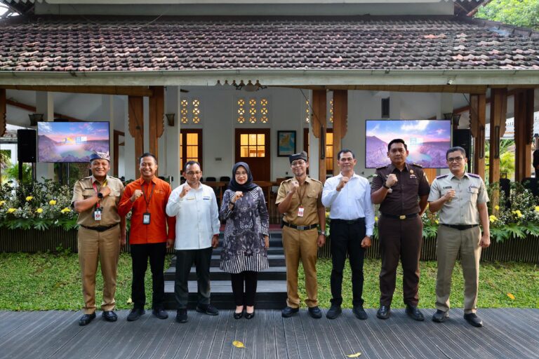 Pemkab Banyuwangi Gratiskan PBB untuk Warga Miskin