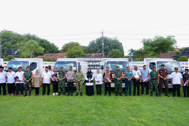 Bantuan Armada Truk untuk Koperasi Merah Putih Tiba di Banyuwangi