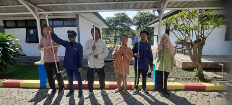 UPT RSBN Malang Fasilitasi Tongkat Mobilitas bagi PM Baru untuk Dukung Kemandirian Disabilitas Netra