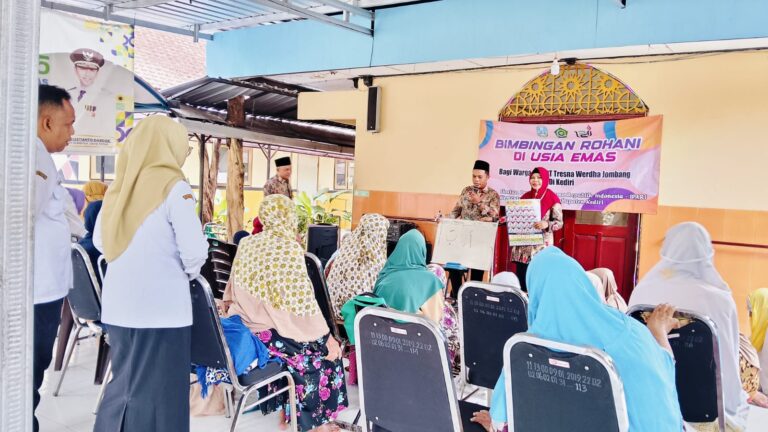 UPT PSTW Jombang Asrama Pare Antusias Belajar Huruf Hijaiyah di Usia Emas