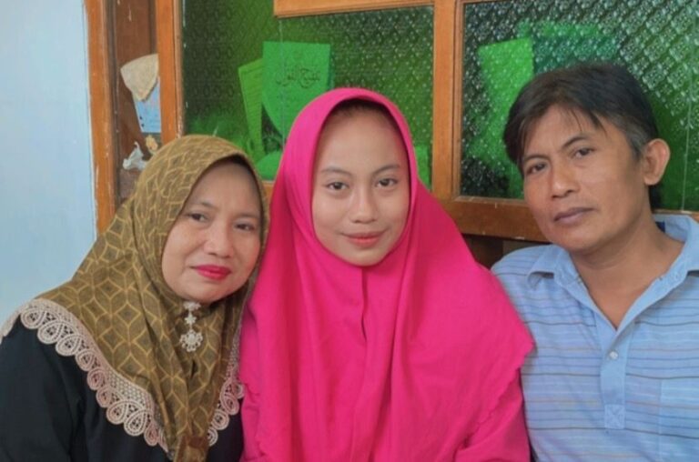Bukan Hasil Instan, Dukungan Keluarga dan Sekolah Antarkan Nursi Ayu Jadi Mahasiswa Termuda SNBP UNAIR