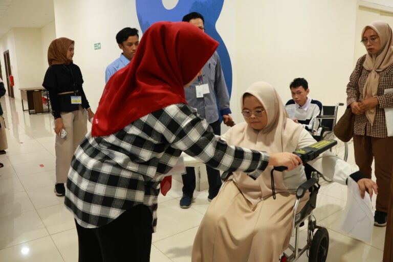 Fasilitas Inklusif, UNAIR Dukung 22 Penyandang Disabilitas Mengikuti UTBK