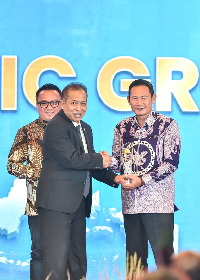 Dorong Pertumbuhan Ekonomi Inklusif, Lamongan Raih Penghargaan Nasional
