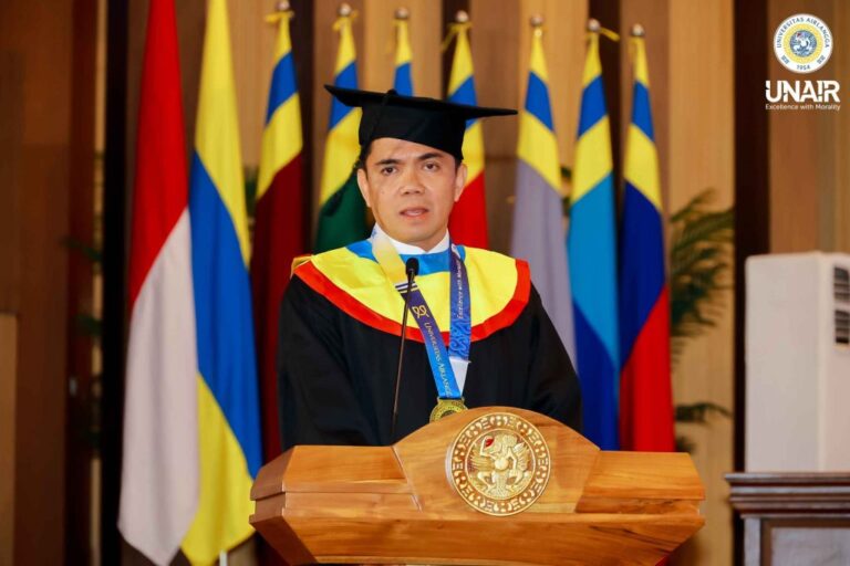 Lulus Pendidikan Doktor, Arteria Sebut UNAIR jadi Ruang Benahi Diri
