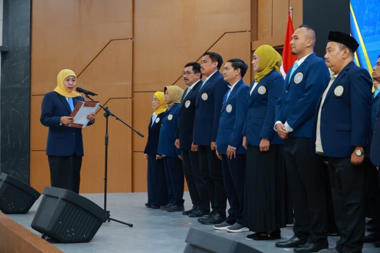 Pelantikan Pengurus IKA UNAIR, Pimpinan Universitas Tekankan Sinergi dan Peran Strategis Alumni
